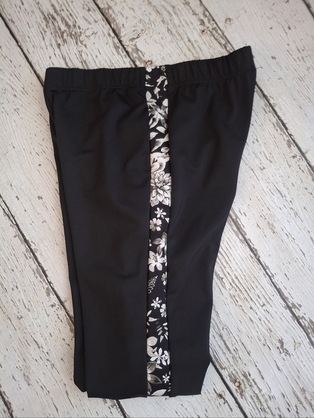 Johnny Was Black Active Pant  with Floral  Print - Picture 4 of 4